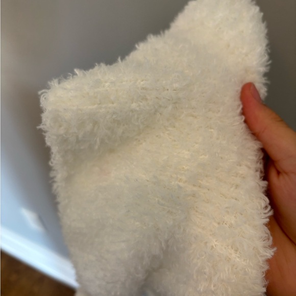 Bear fuzzy winter hat - Picture 3 of 4